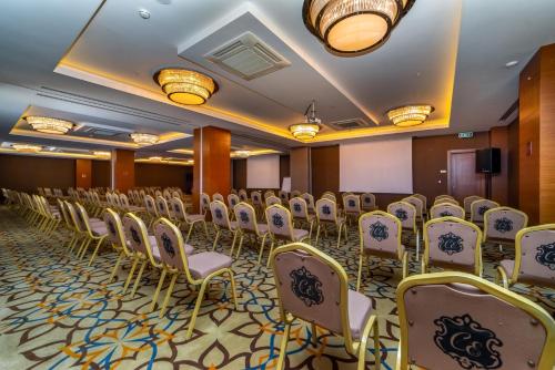 Kawasan bisnes dan/atau bilik persidangan di Commodore Elite Suites & Spa -Adult Only-Ultra All Inclusive