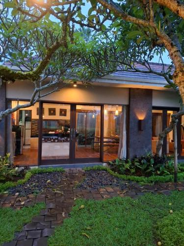 Un jardín fuera de Ubud Virgin Villa