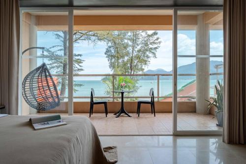 a bedroom with a bed and a view of the ocean at Shenzhen Maancoco Seaview Villa Jiaochangwei Coastline in Dapeng