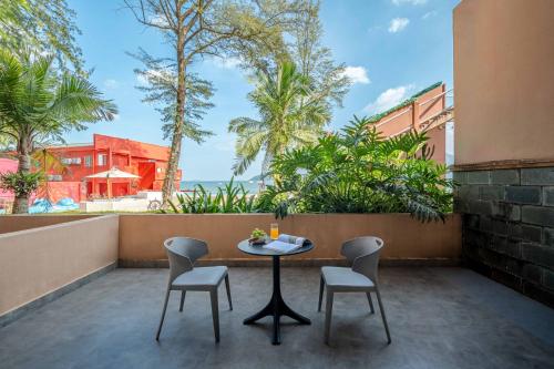 a table and chairs on a balcony with a view of the ocean at Shenzhen Maancoco Seaview Villa Jiaochangwei Coastline in Dapeng
