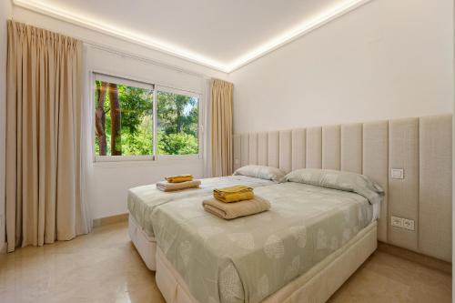 El Oasis de Marbella with Sea View