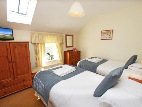 Giường trong phòng chung tại 4 Bed in Nr Bamburgh CN201