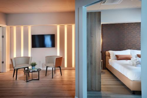 Postel nebo postele na pokoji v ubytování Tuscany Inn