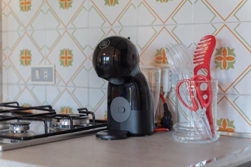 a blender sitting on a counter next to a stove at Salida apartment in Alghero