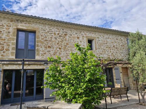 Grand mas provençal 4 chambres, dortoir 7 pers, idéal familles groupes, fraîcheur d'été