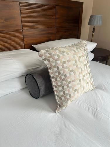 a bed with a pillow on top of it at Grand Central Hotel in Ó Méith