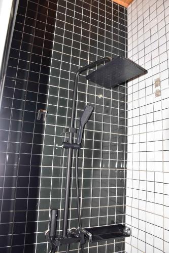Bilik mandi di Cool Homes & Apartment