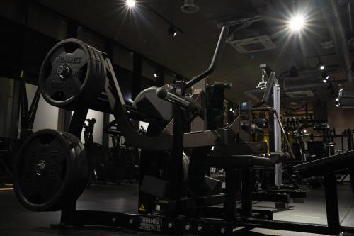a gym with lots of equipment in a room at Luxury City Retreat Perfect for Business & Families & Free Gym By The Pocklington - The New Walk Suite in Leicester