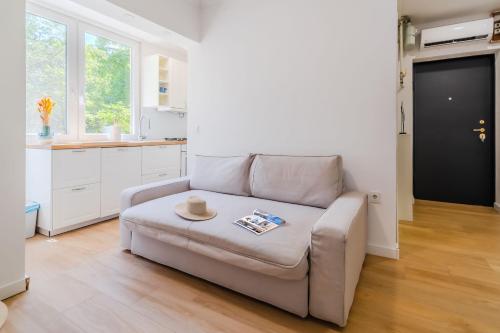 Central Cozy 2 Bedroom Apartment - Happy Rentals