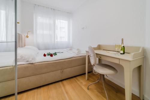 Central Cozy 2 Bedroom Apartment - Happy Rentals