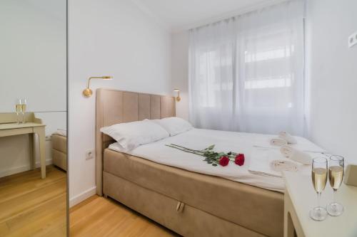 Central Cozy 2 Bedroom Apartment - Happy Rentals