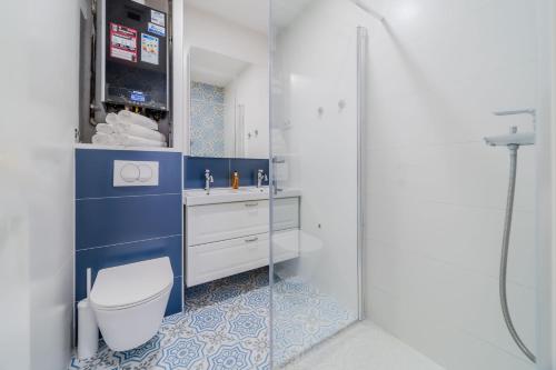 Central Cozy 2 Bedroom Apartment - Happy Rentals