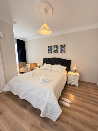 Seaview 2BR 2BA Apartment in Antalya Lara Cliffs