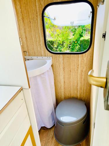 Φωτογραφία από το άλμπουμ του Glamping La Belle Étoile - Nuit insolite -Toilette sèche σε Monts-sur-Guesnes