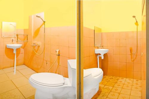 バンダールランプンにあるDancenter Divka Residenceのトイレと洗面台のあるバスルーム