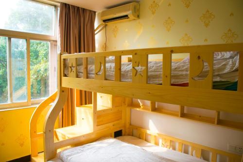 Notting Hill Hostel emeletes ágyai egy szobában