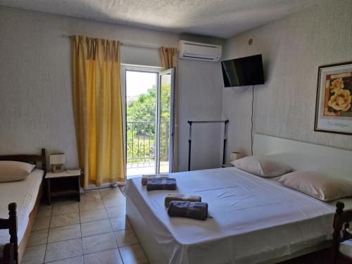 a bedroom with a large bed and a window at Apartmani Džapo in Srima
