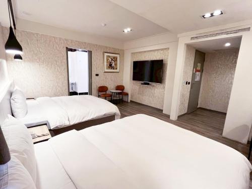 TV a/nebo společenská místnost v ubytování Dolamanco Hotel