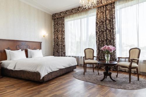 Postel nebo postele na pokoji v ubytování PecherSky Hotel