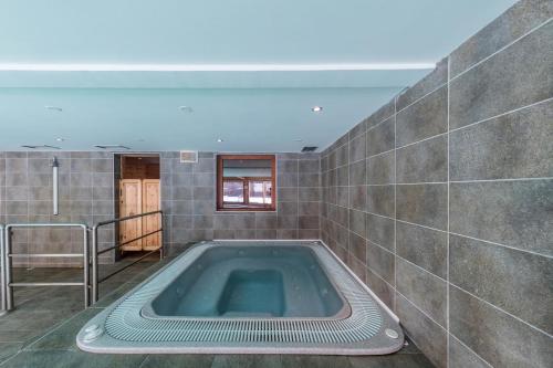 アブリエスにあるCozy 4 bedroom duplex apartment, spa residenceのギャラリーの写真