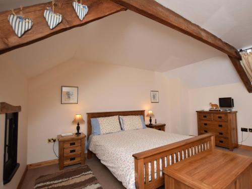 Postel nebo postele na pokoji v ubytování 2 Bed in Bideford HIFOX
