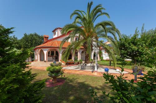 Villa Anna with pool by Porec
