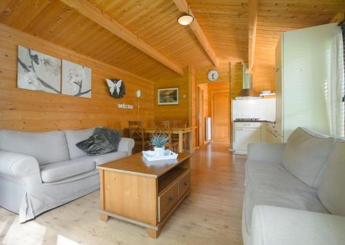 a living room with a couch and a table at Camping Mareveld in Schimmert