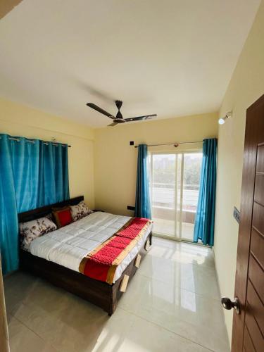 Una cama o camas en una habitación de Harmony residency