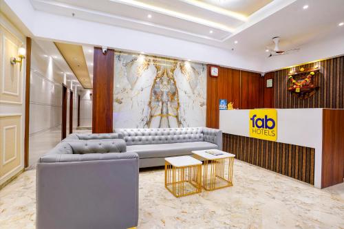 Posezení v ubytování FabHotel Sarah Inn - Nr Kasheli metro station