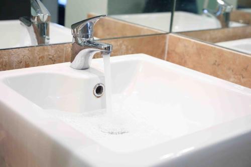 Ένα μπάνιο στο Mazzini Suites Palermo