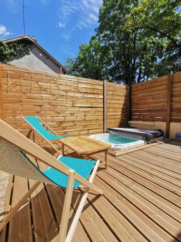 a deck with two chairs and a swimming pool at Le Chalet Champenois - Jacuzzi - Terrasse - Calme - Ciné Netflix in Troyes
