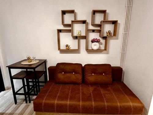a living room with a couch and a table at Studio Chic Elena in Năvodari