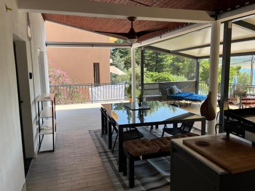 Balkón nebo terasa v ubytování Beach House Valerija