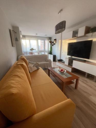 Amplio apartamento, playa, tren