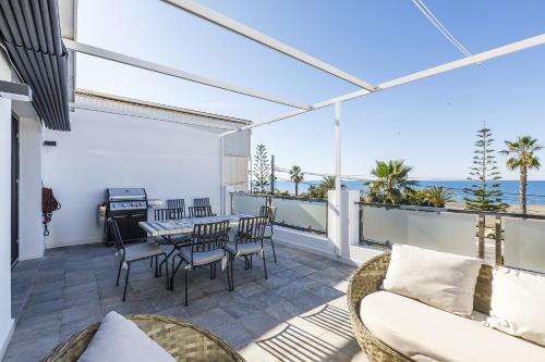 A&N Benajarafe Grand Beachfront Villa Apartment