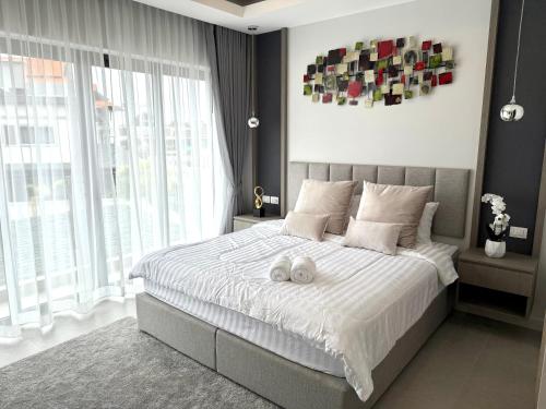 Ένα ή περισσότερα κρεβάτια σε δωμάτιο στο Zensiri Stylish Brand New Pool Villa