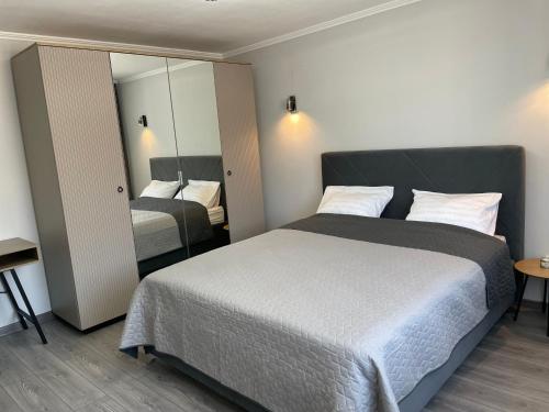 Postel nebo postele na pokoji v ubytování Miraj House