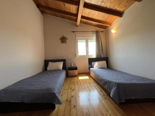 Wooden Loft 3min Walk to Beach