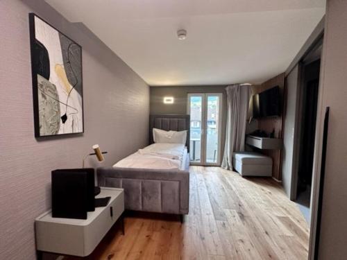 a bedroom with a bed and a tv in it at BERG & BERG HOTEL - Kerns Self-Check-in in Kerns