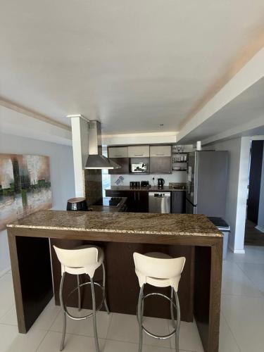 Η κουζίνα ή μικρή κουζίνα στο Seaside Rainbow Retreat At The Pearls #inverter
