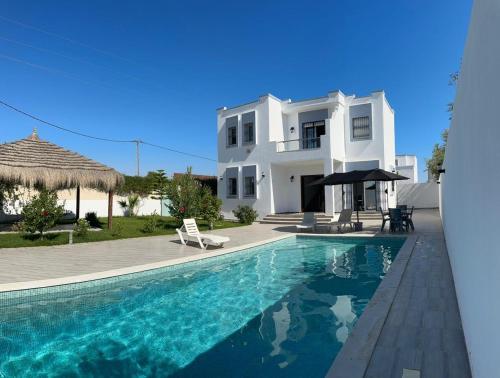Πισίνα στο ή κοντά στο Villa Fathi