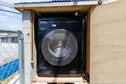 a washing machine sitting inside of a house at 最大18名OK 南城市 百名の大型貸別荘 BBQ ビーチ近くでグループ滞在に最適 Seaside House Ichika in Nanjo