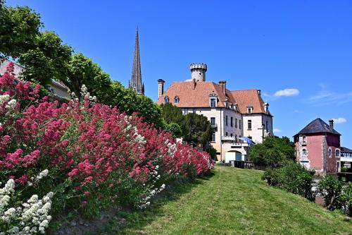 Κήπος έξω από το Le logis de l'abbaye de Saint Savin