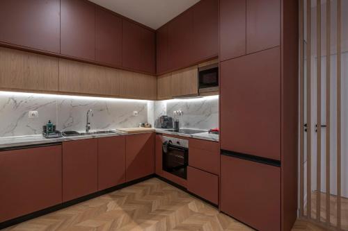 Kerameikos Elégance 2BR Apt | IVY Vacation Rentals