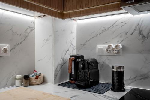 Kerameikos Elégance 2BR Apt | IVY Vacation Rentals