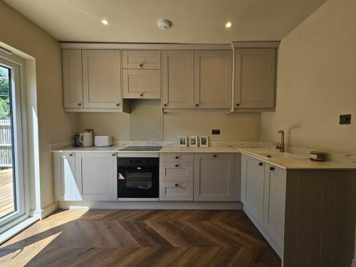 Η κουζίνα ή μικρή κουζίνα στο Cosy Garden Flat in Wimbledon