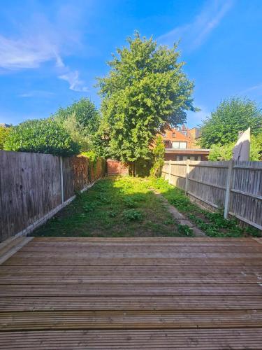 Φωτογραφία από το άλμπουμ του Cosy Garden Flat in Wimbledon σε Raynes Park