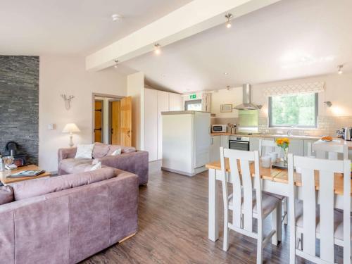 Η κουζίνα ή μικρή κουζίνα στο 2 Bed in Sherwood Forest 88429