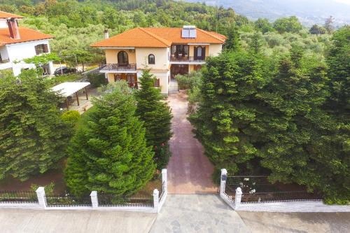 Το κτήριο όπου στεγάζεται  η παραθεριστική κατοικία