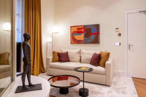 a living room with a couch and a statue at Palacio Ca Sa Galesa in Palma de Mallorca
